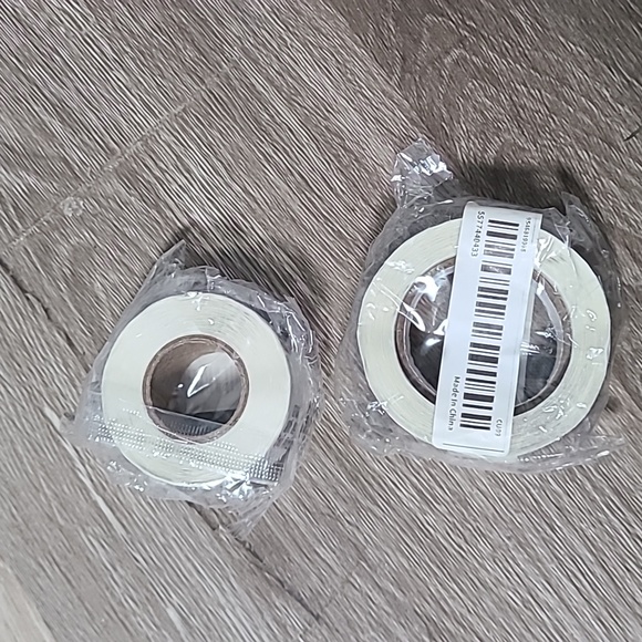 2 sticker rolls new in package 500 stickers each roll- 1000 stickers - Picture 4 of 4